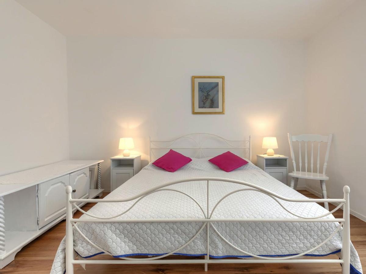 Apartment Laura By Interhome Pola Esterno foto