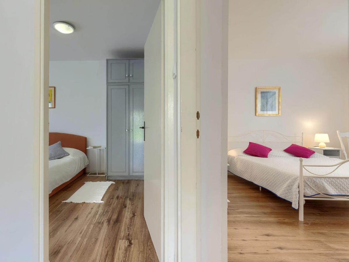 Apartment Laura By Interhome Pola Esterno foto