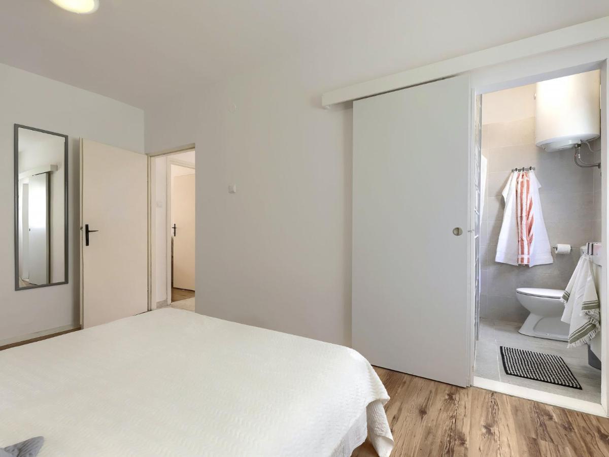 Apartment Laura By Interhome Pola Esterno foto