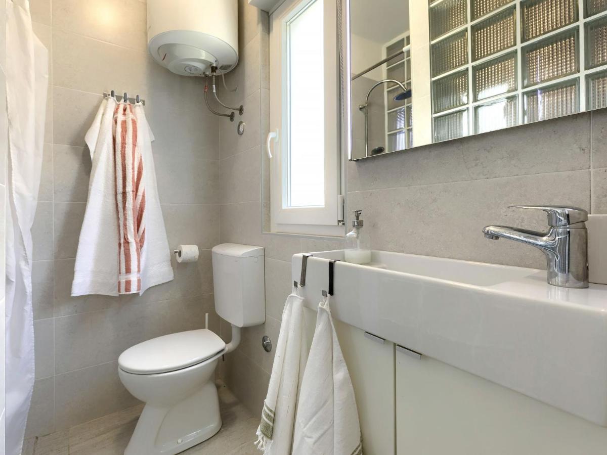 Apartment Laura By Interhome Pola Esterno foto